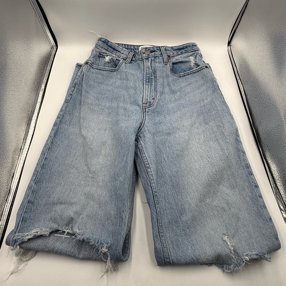 Abercrombie & Fitch Curve Love The 90s Relaxed High Rise Jean - Picture 4 of 8